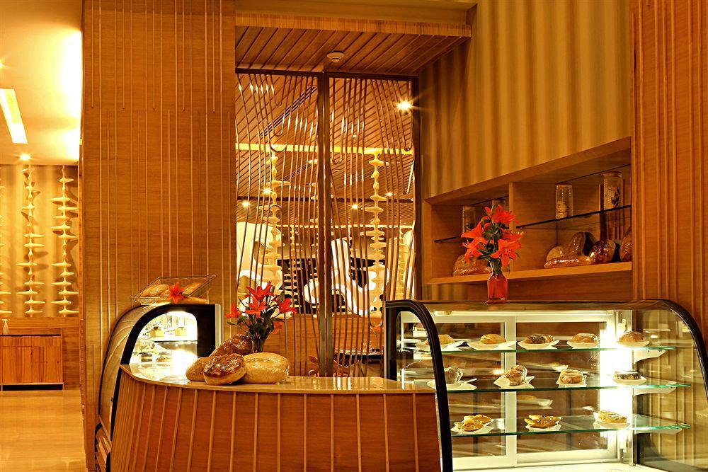 The Metropolitan & Hotel New Delhi