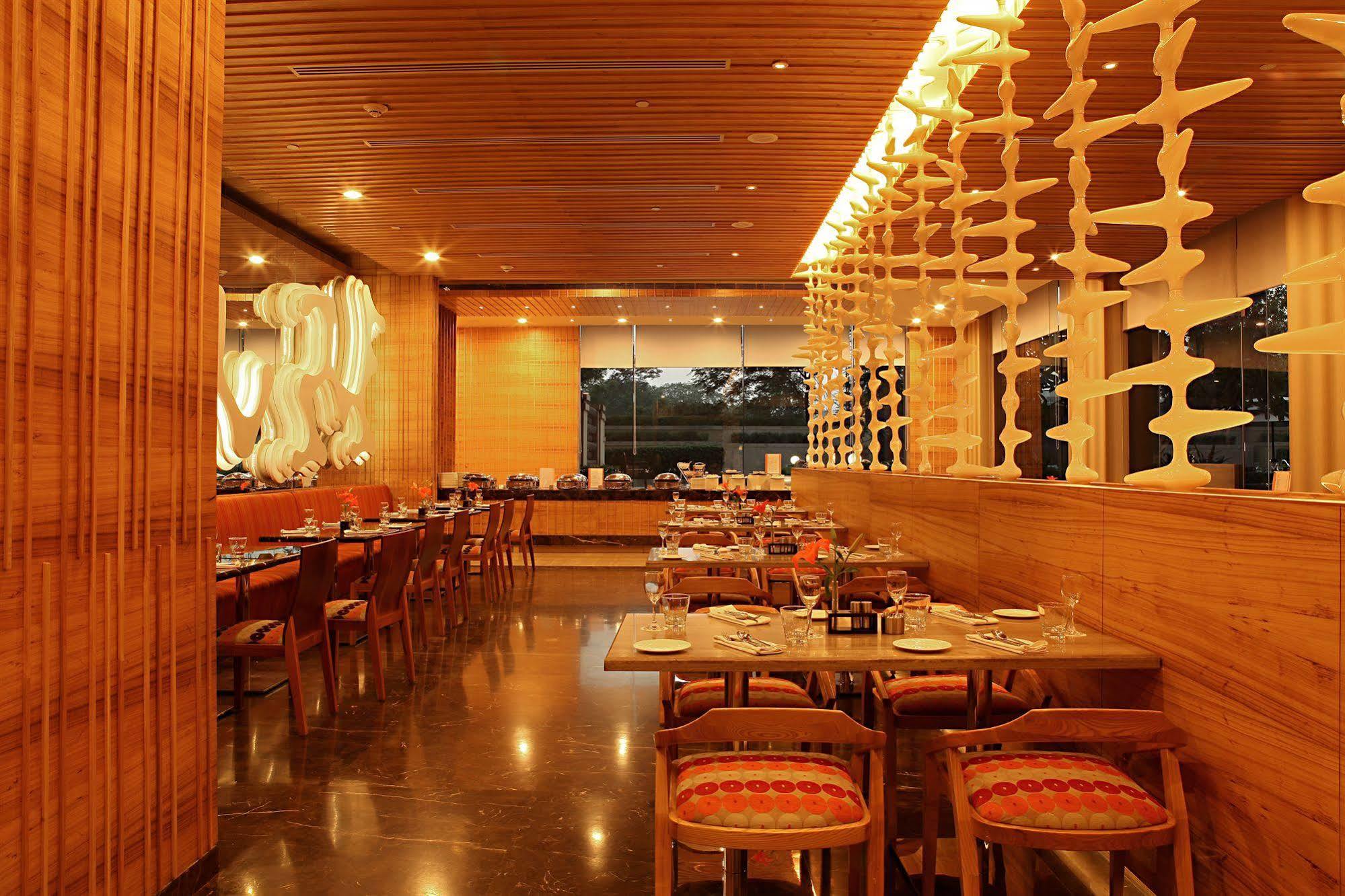 The Metropolitan & Hotel New Delhi