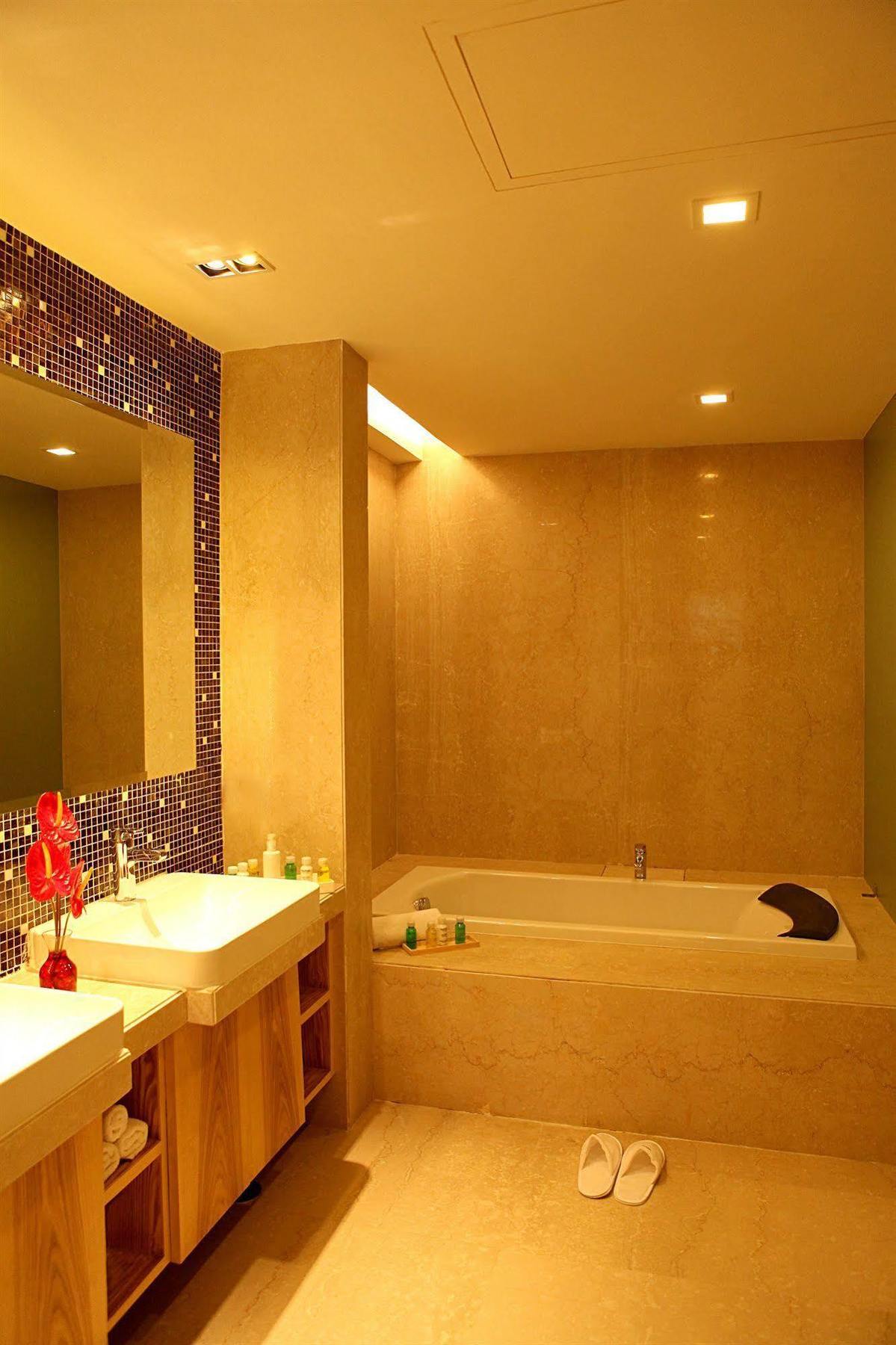 The Metropolitan & Hotel New Delhi